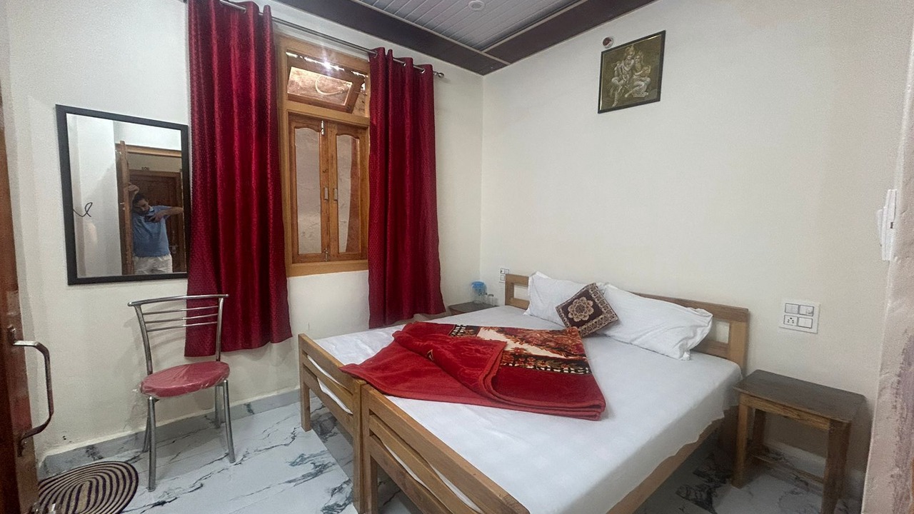 Photo of Bedroom in Uttarkashi