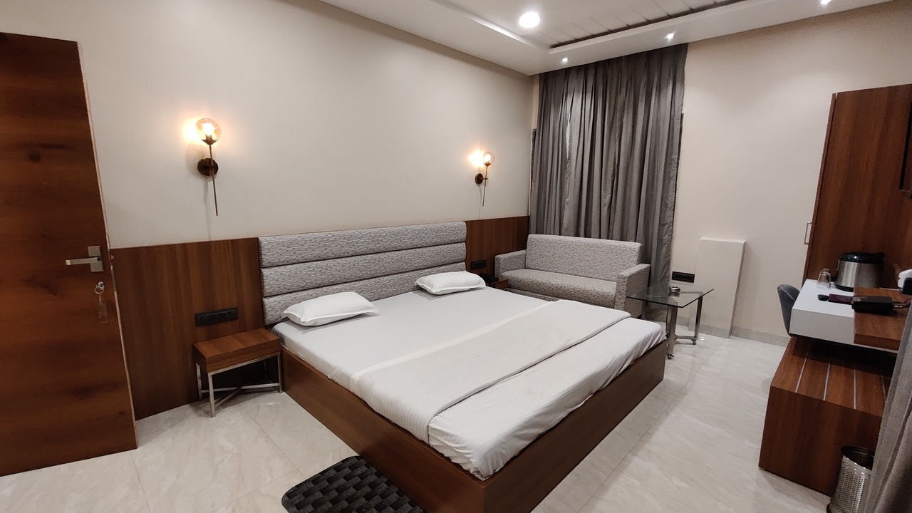 Photo of Bedroom in Pachmarhi
