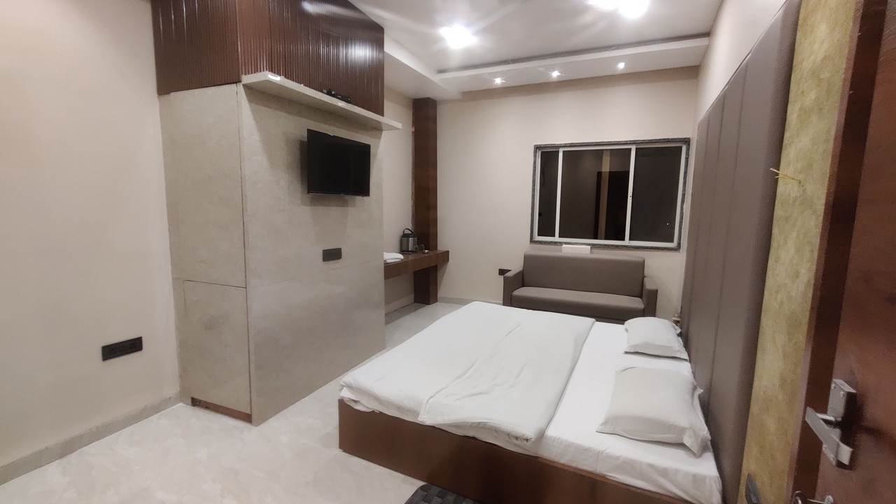 Photo of Bedroom in Pachmarhi