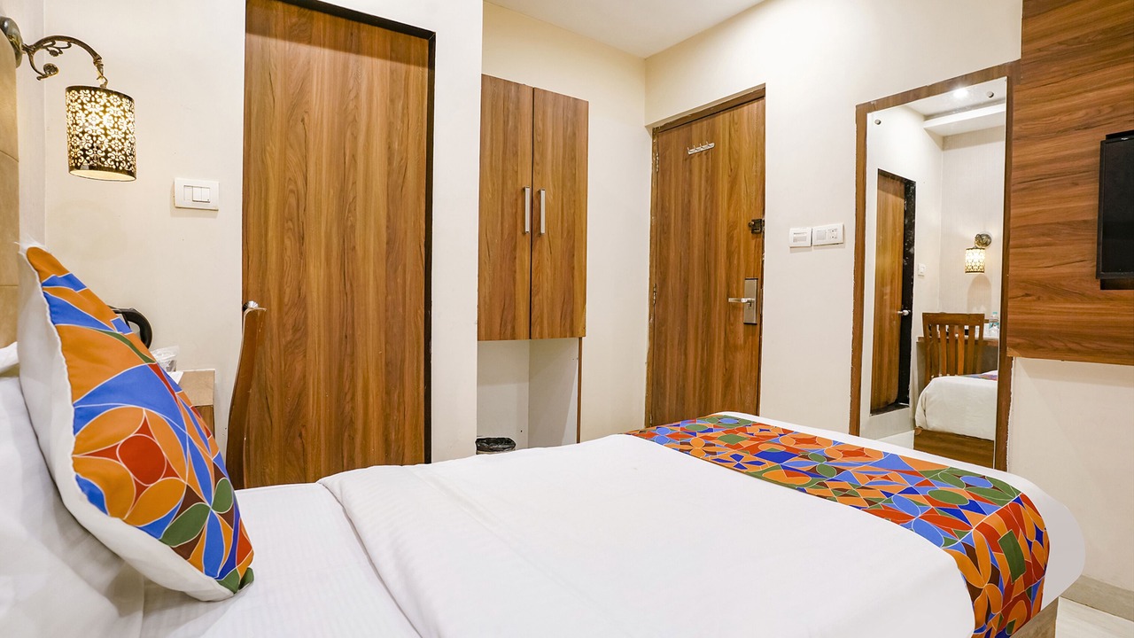 Photo of Bedroom in Prabhadevi