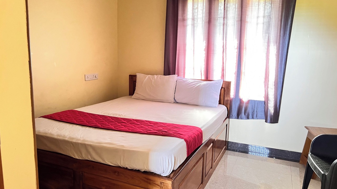 Photo of Bedroom in Courtallam