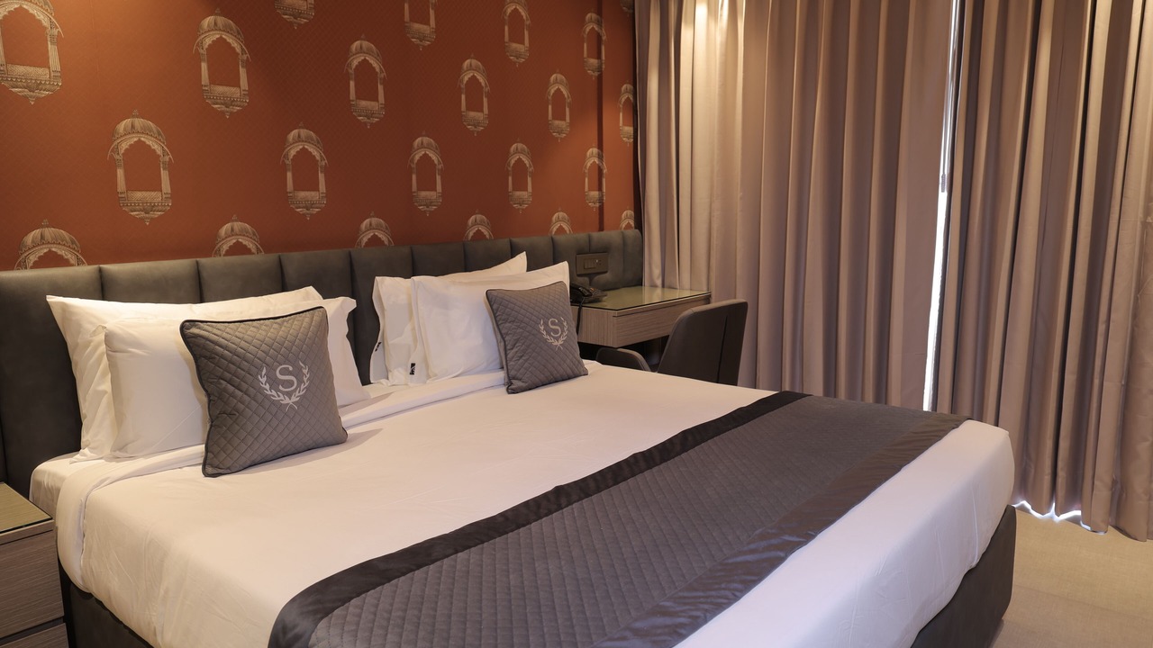 Photo of Bedroom in DLF Phase 3
