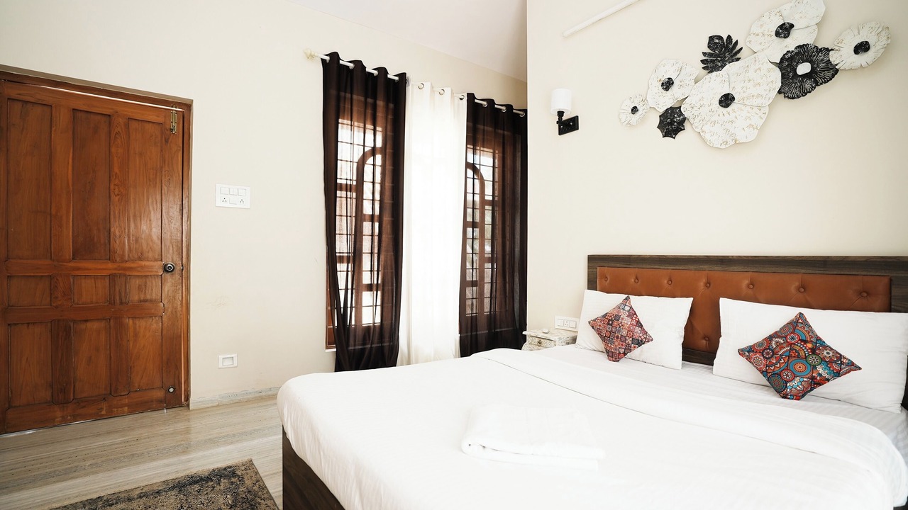 Photo of Bedroom in Mahabaleshwar