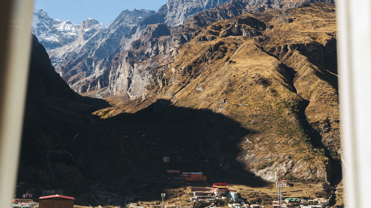 Photo of Bedroom in Badrinath