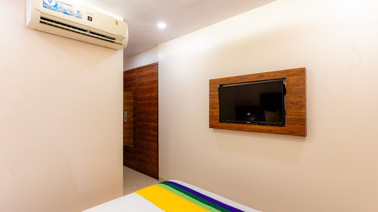 Photo of Bedroom in Prabhadevi