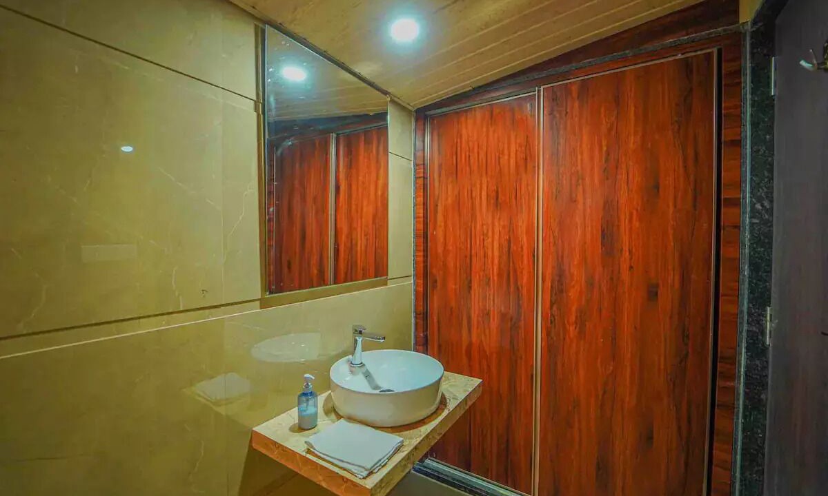 Photo of Bathroom in Mahabaleshwar