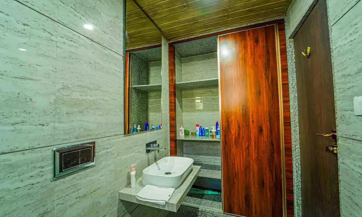 Photo of Bathroom in Mahabaleshwar