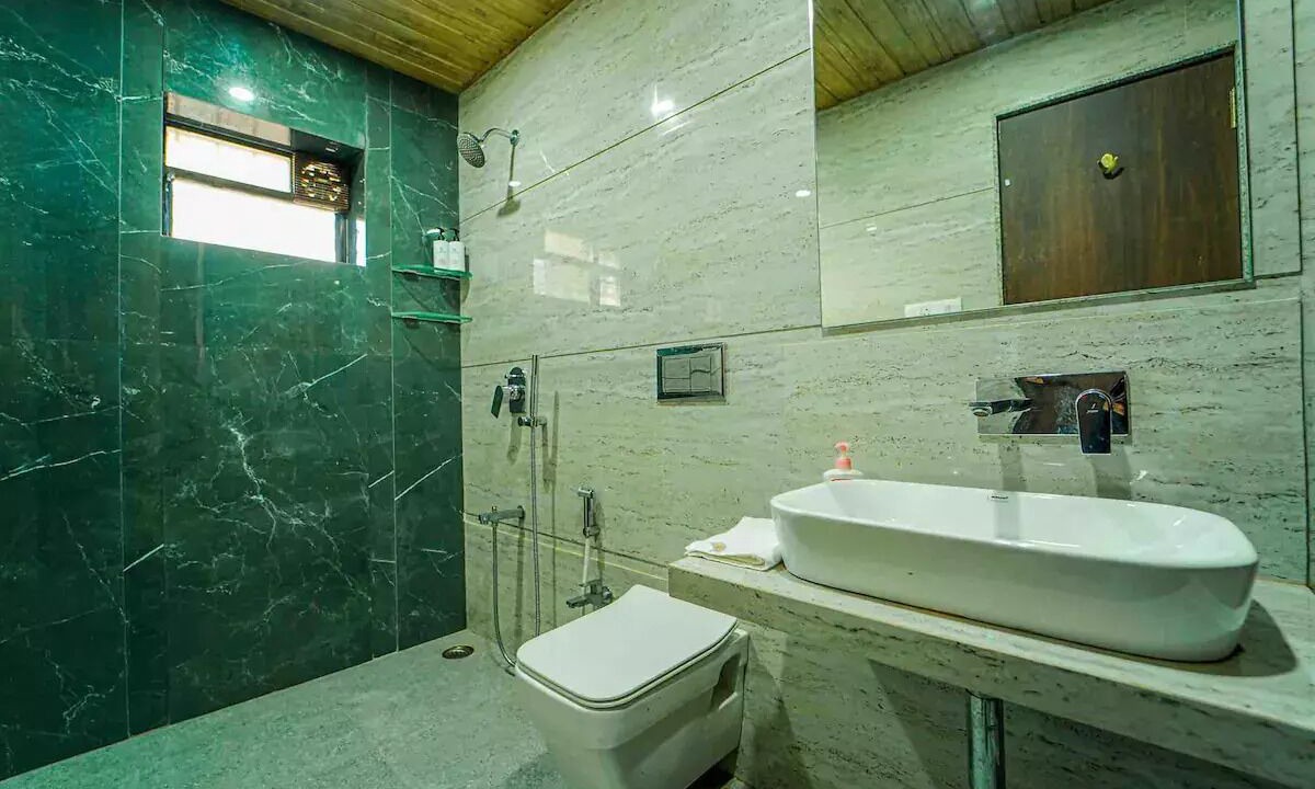 Photo of Bathroom in Mahabaleshwar