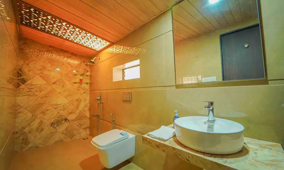 Photo of Bathroom in Mahabaleshwar