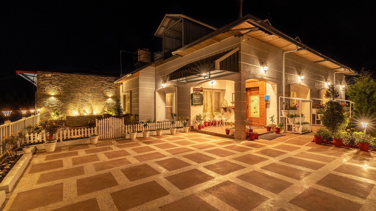 Photo of Outdoor in The Mall Road