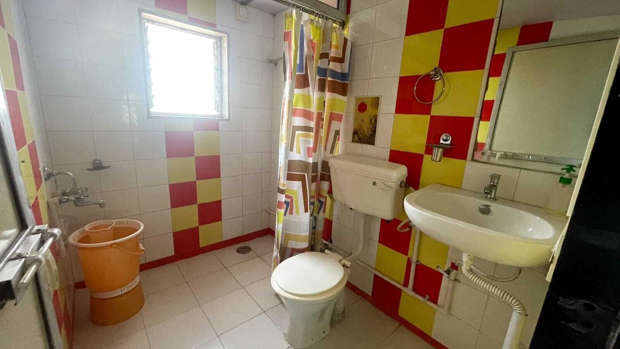 Photo of Bathroom in Mahabaleshwar