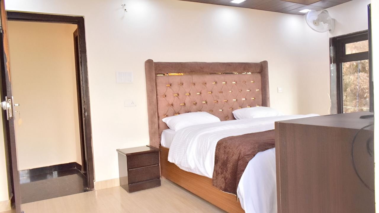 Photo of Bedroom in The Mall Road