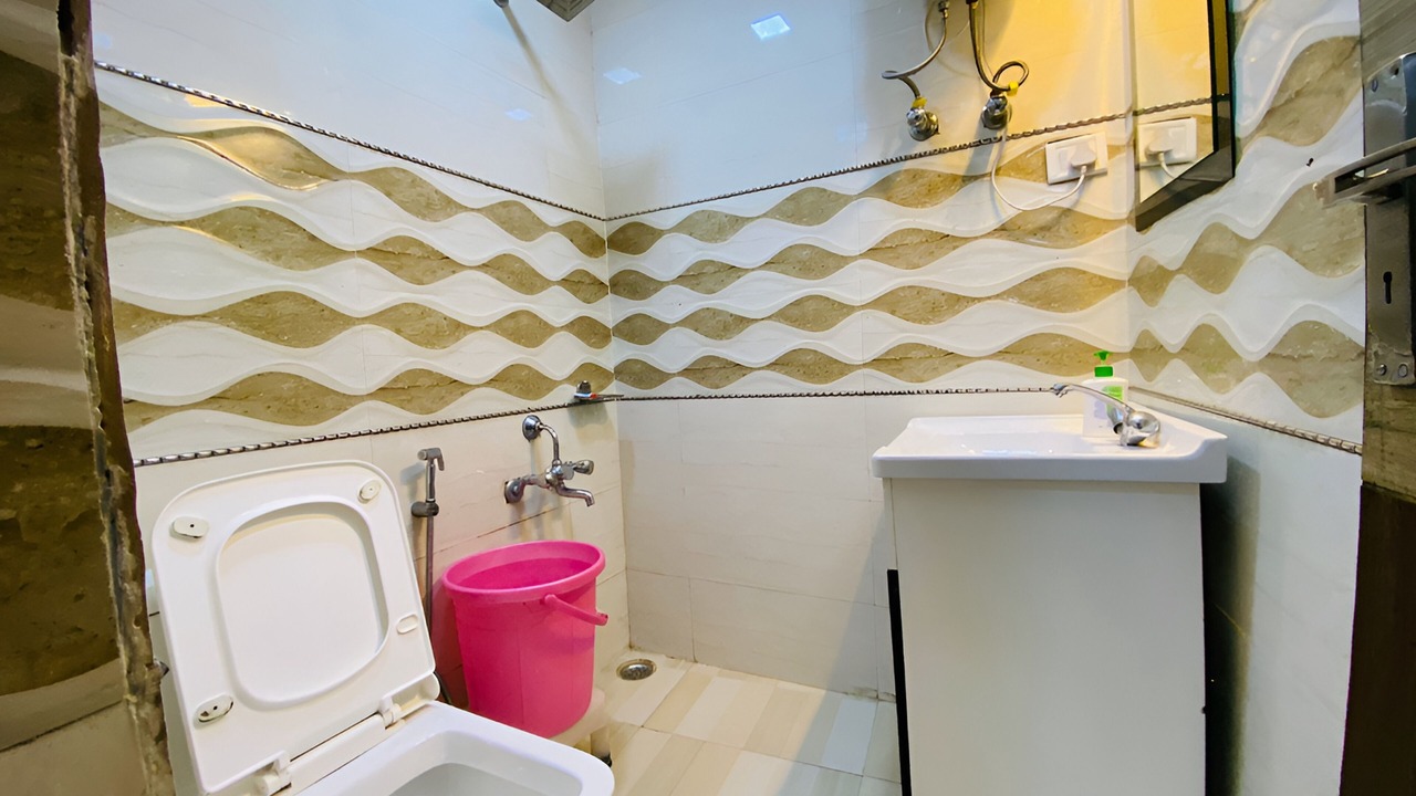 Photo of Bathroom in The Mall Road