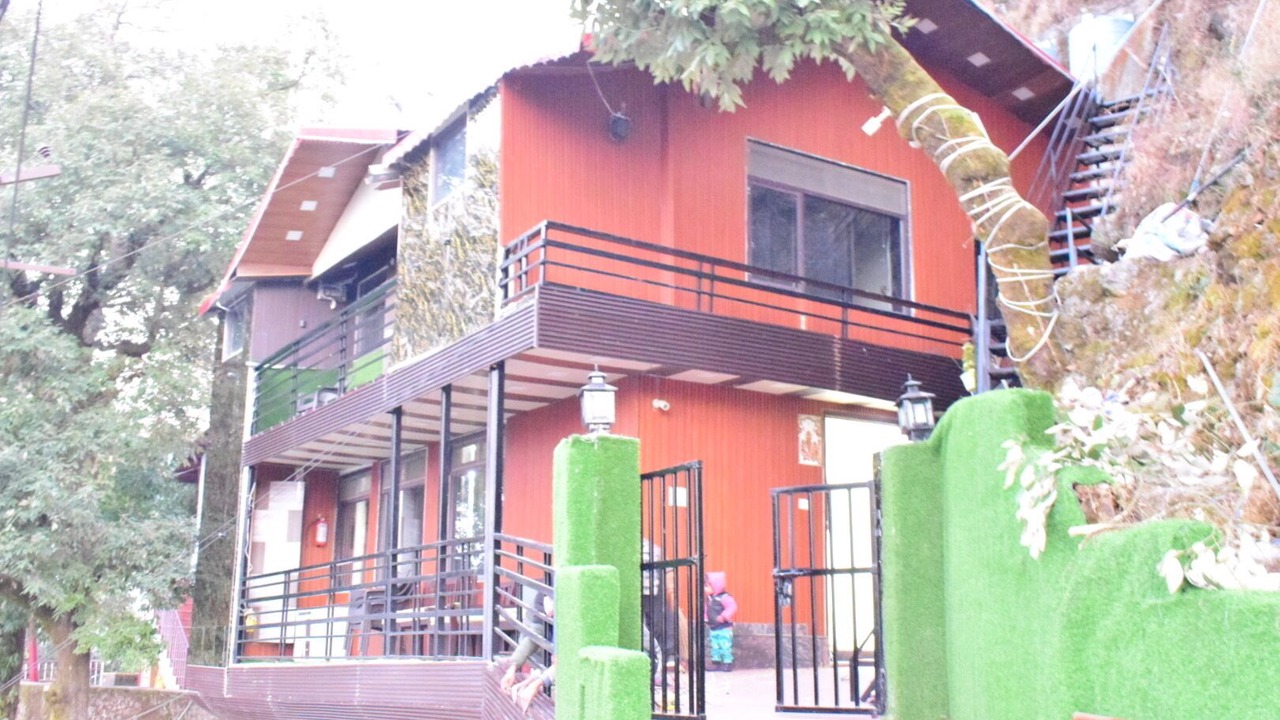 Photo of Outdoor in The Mall Road