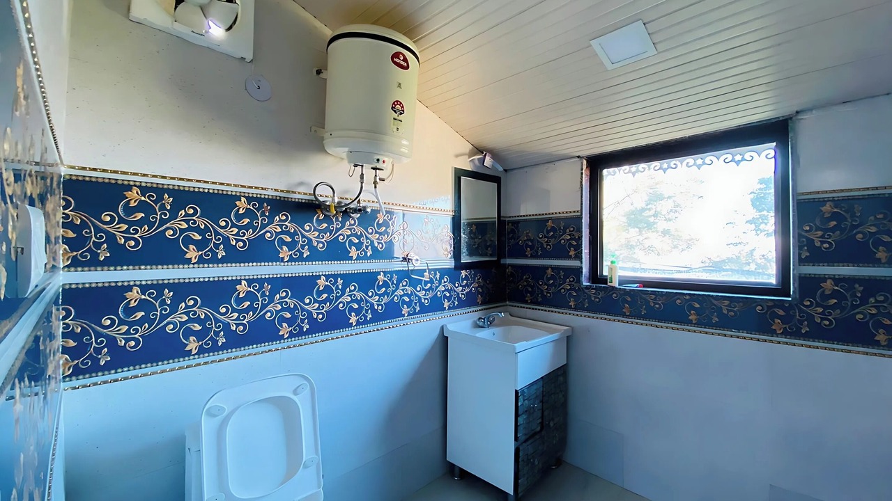 Photo of Bathroom in The Mall Road