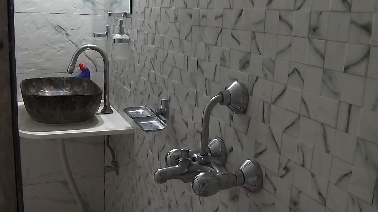 Photo of Bathroom in Mahabaleshwar