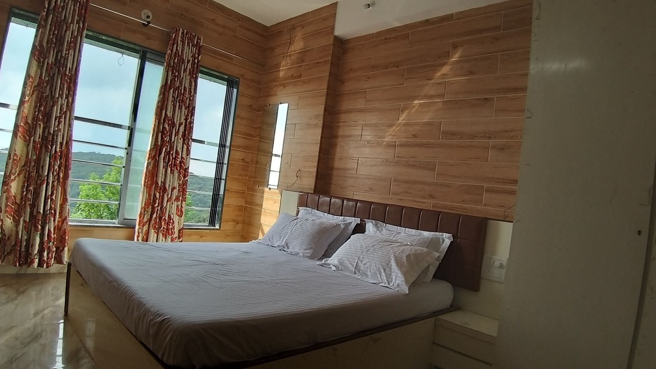 Photo of Bedroom in Mahabaleshwar