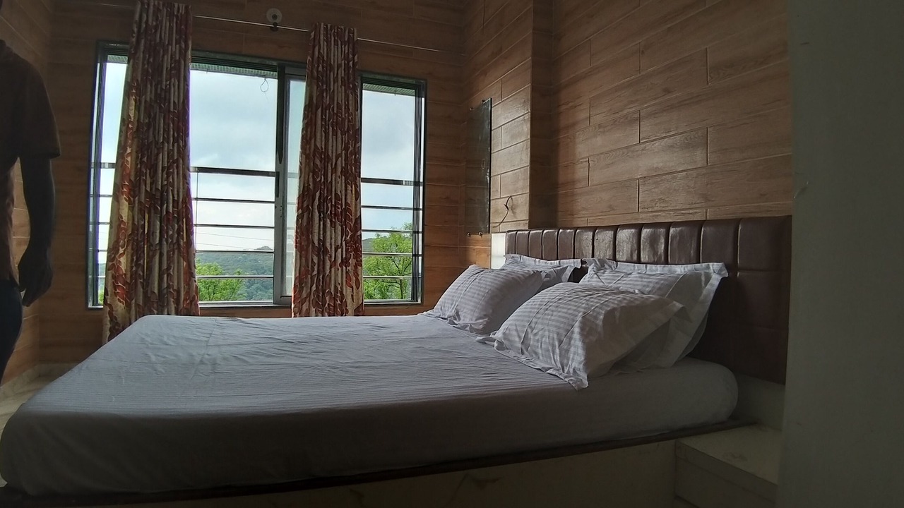 Photo of Bedroom in Mahabaleshwar