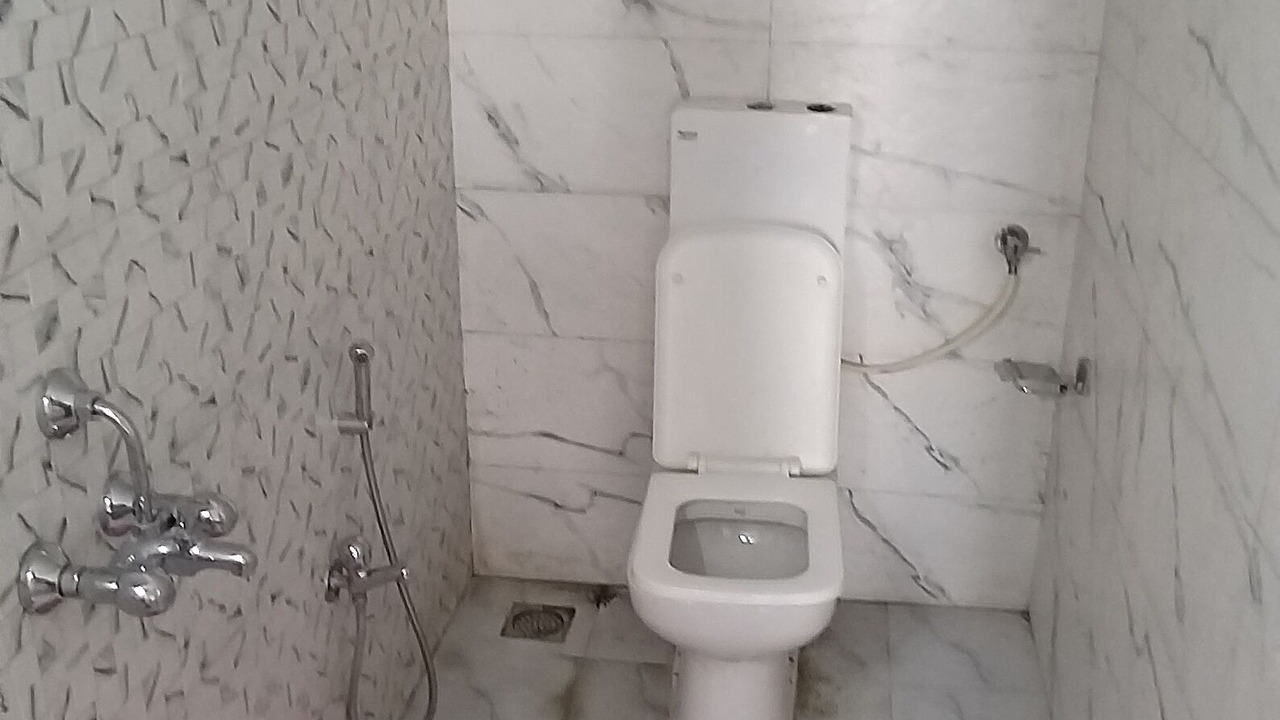 Photo of Bathroom in Mahabaleshwar