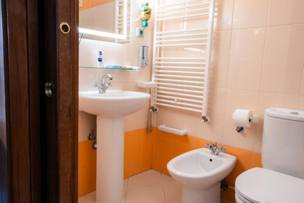 Photo of Bathroom in Old City