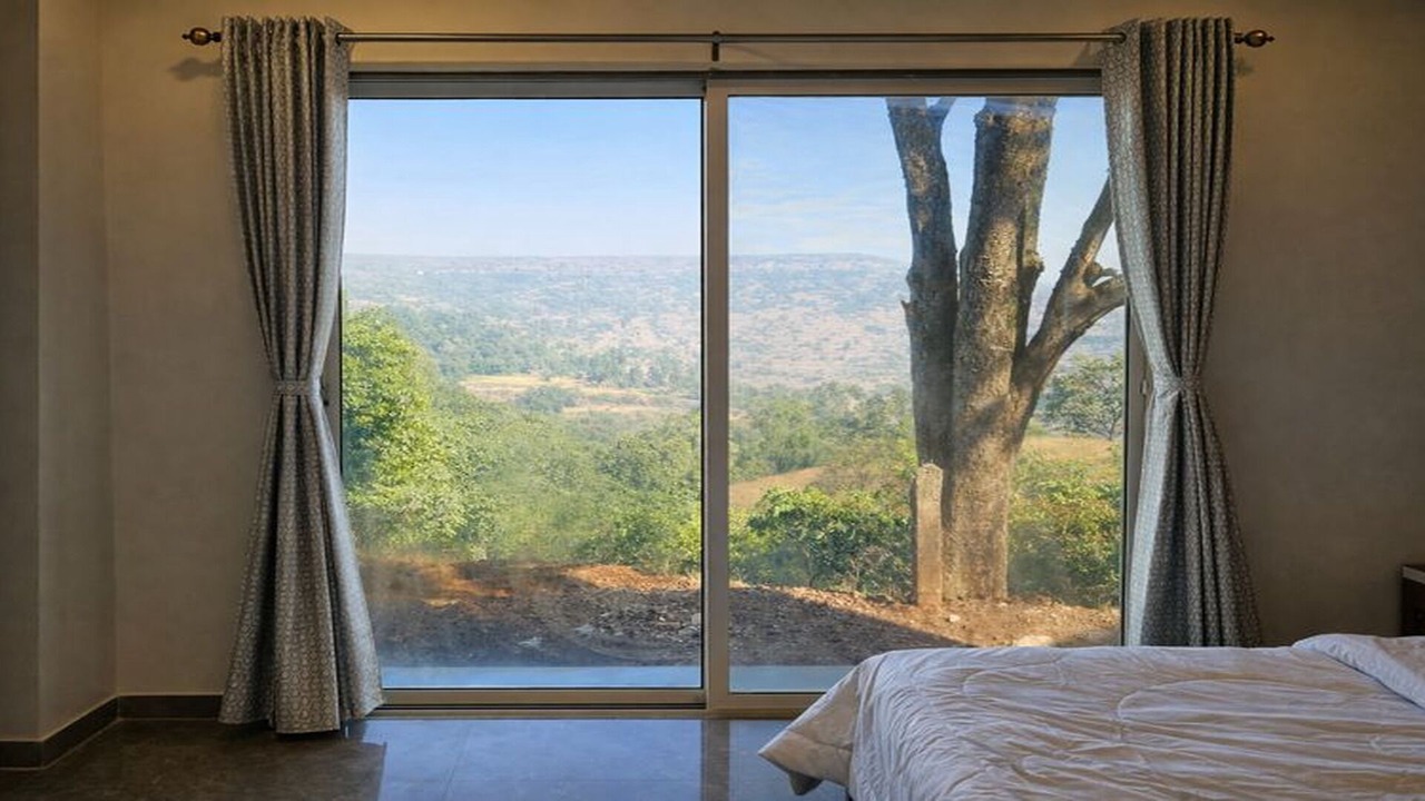 Photo of Bedroom in Mahabaleshwar