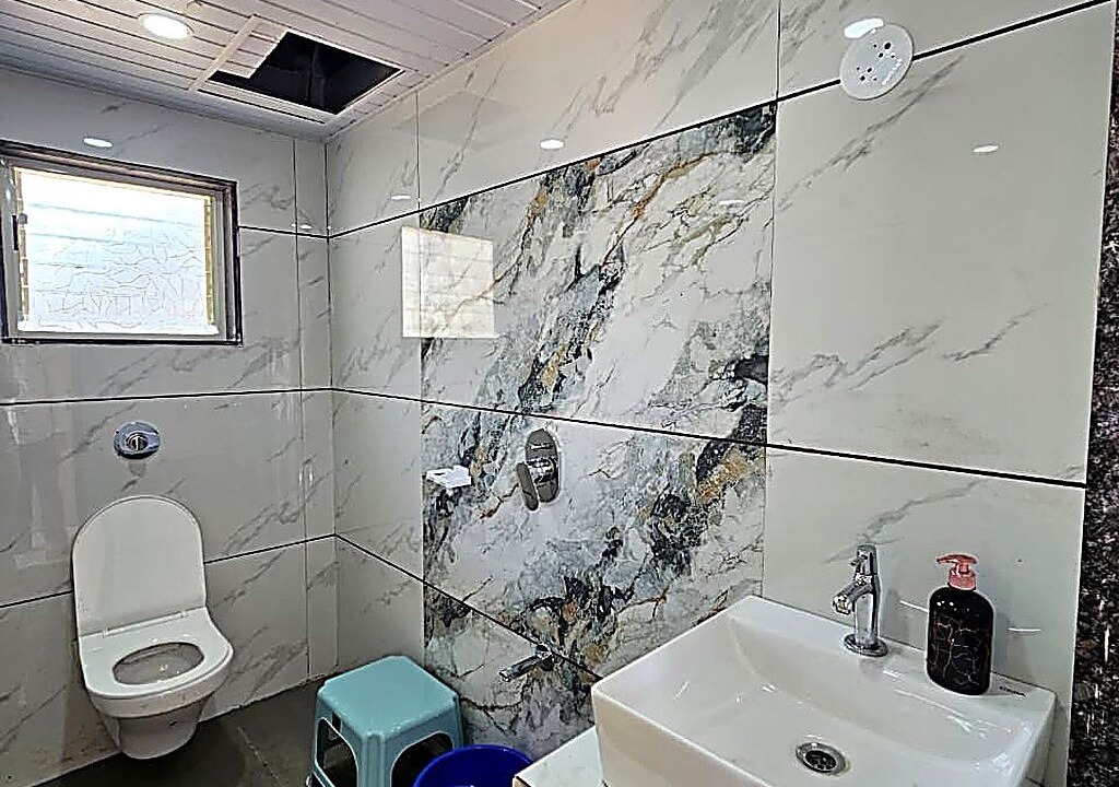 Photo of Bathroom in Mahabaleshwar