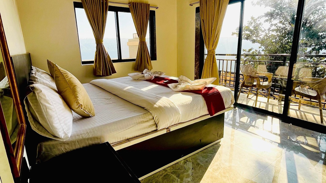 Photo of Bedroom in Mahabaleshwar
