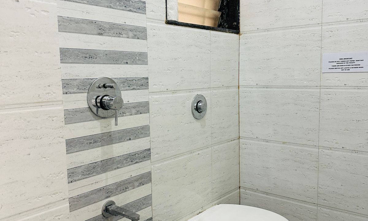 Photo of Bathroom in Parel