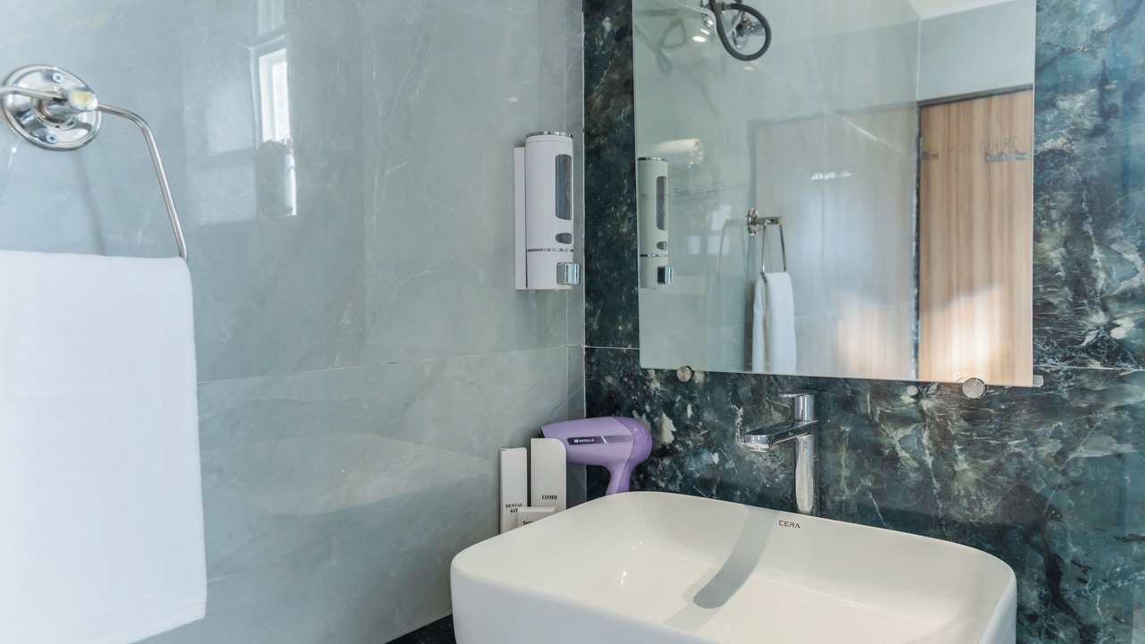 Photo of Bathroom in Gayariawas