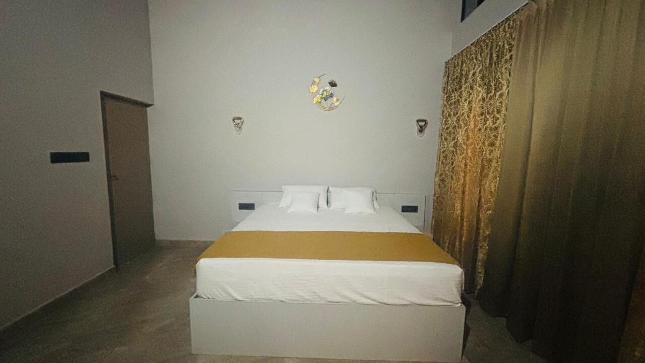 Photo of Bedroom in Pinangode