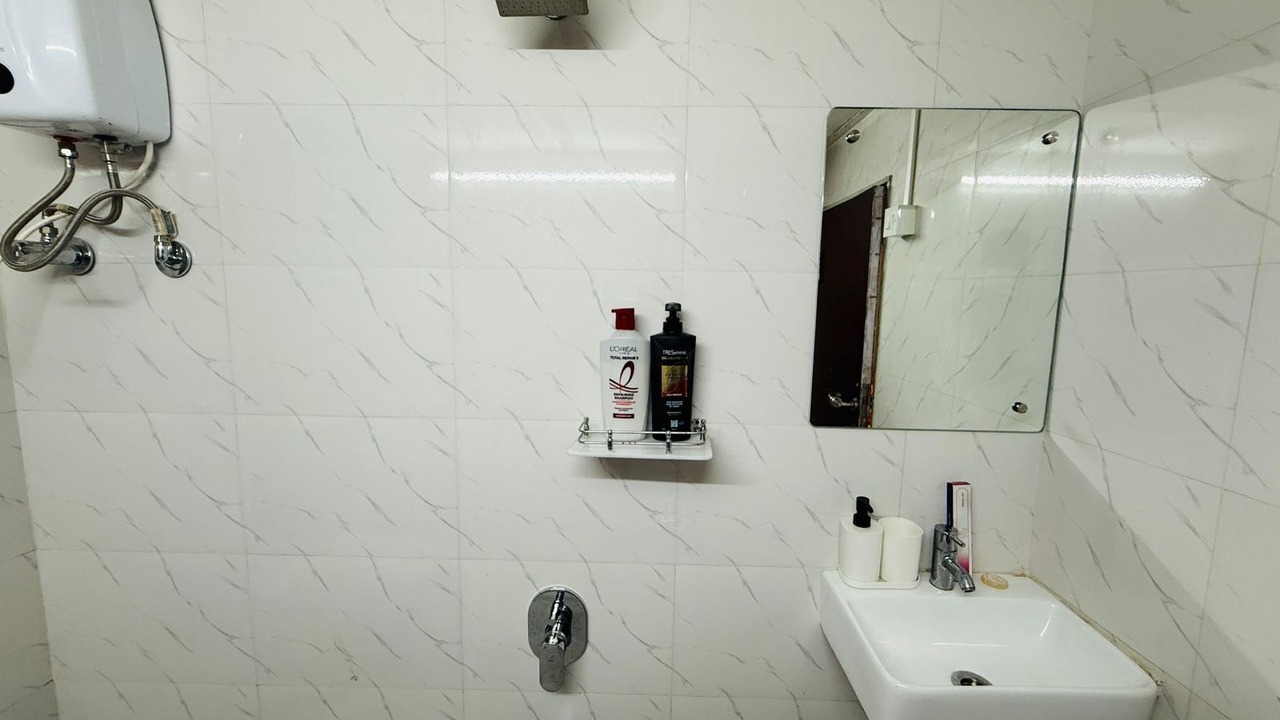 Photo of Bathroom in Malabar Hill