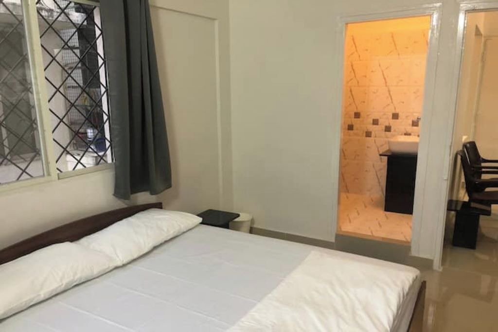 Photo of Bedroom in Murgesh Pallya