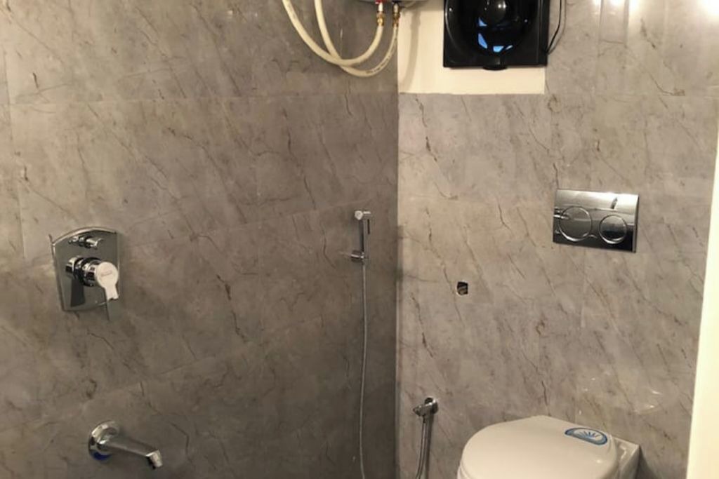 Photo of Bathroom in S R Layout