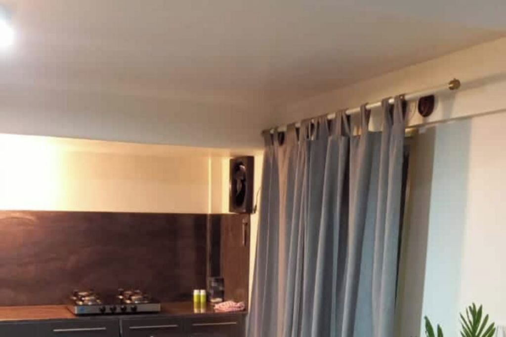Photo of Kitchen in S R Layout