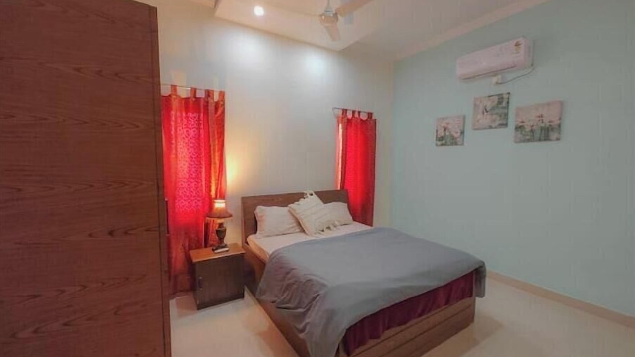 Photo of Bedroom in Moinabad