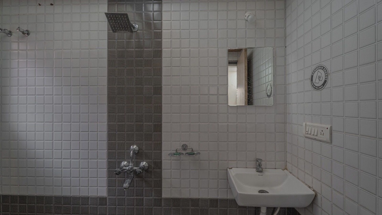 Photo of Bathroom in Mahabaleshwar
