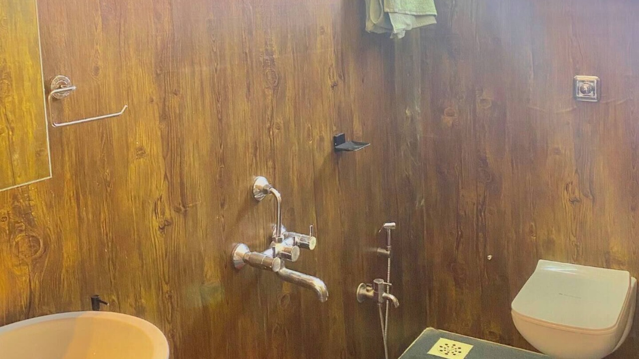 Photo of Bathroom in Mahabaleshwar
