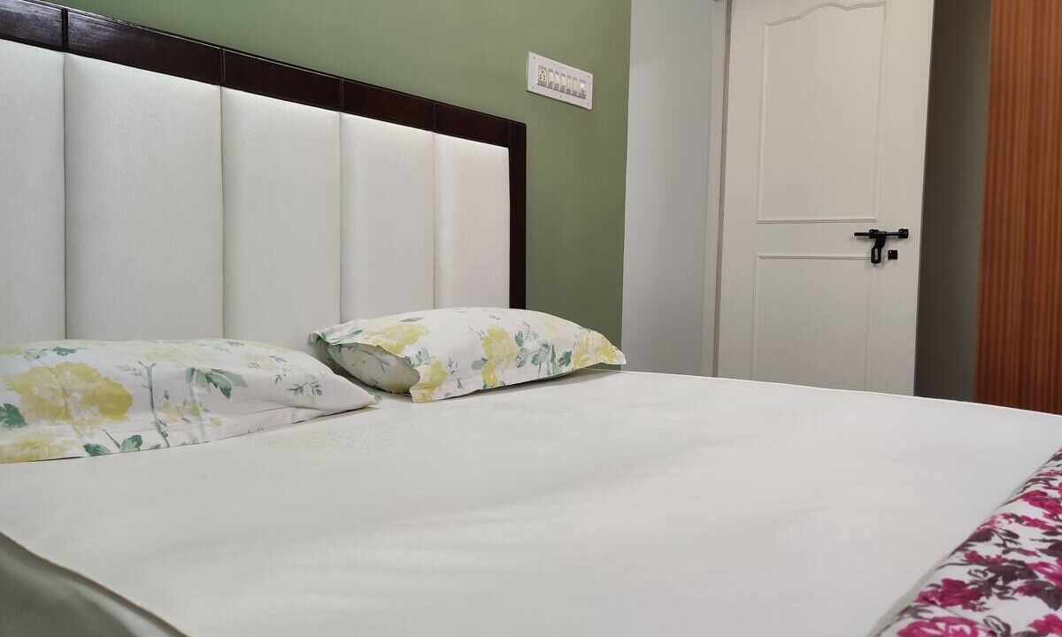 Photo of Bedroom in HBR Layout