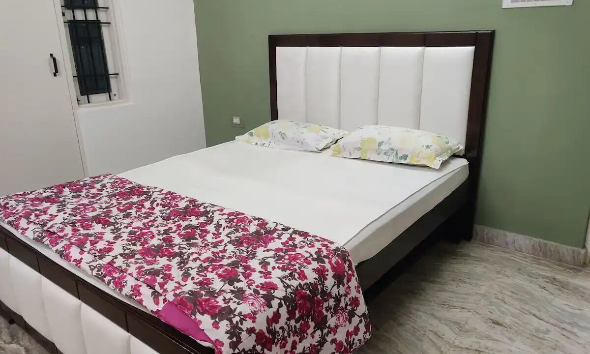 Photo of Bedroom in HBR Layout