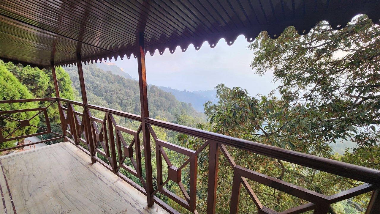 Photo of Outdoor in The Mall Road