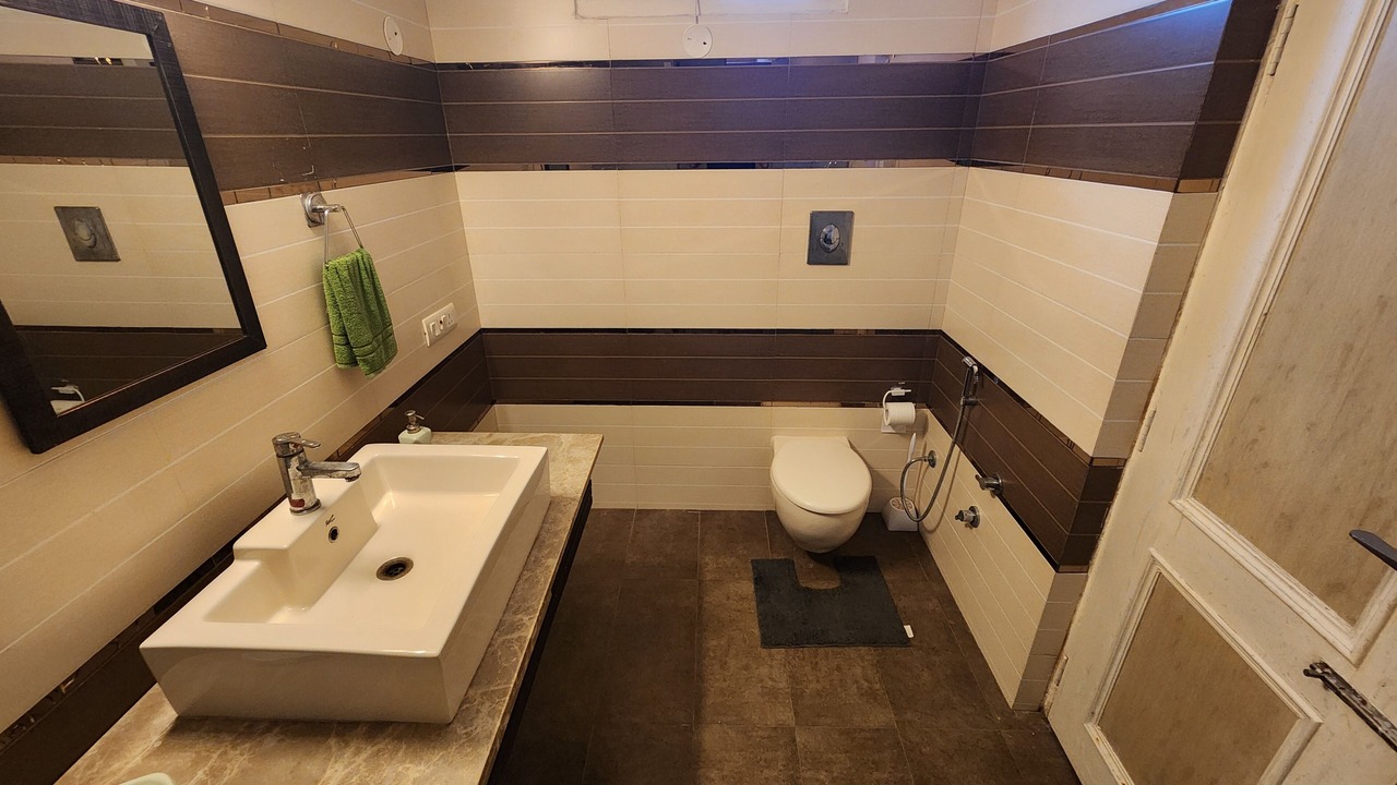 Photo of Bathroom in The Mall Road