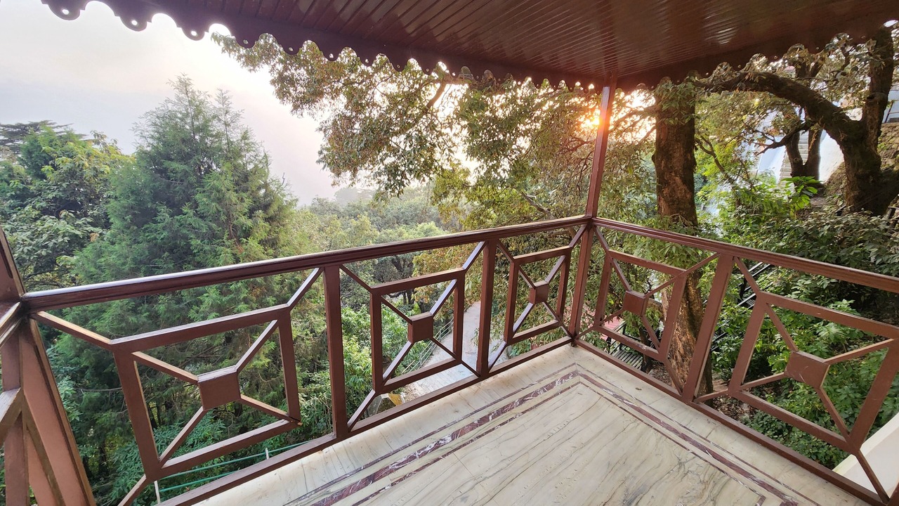Photo of Outdoor in The Mall Road
