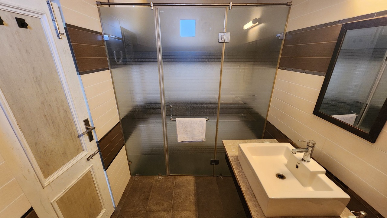 Photo of Bathroom in The Mall Road