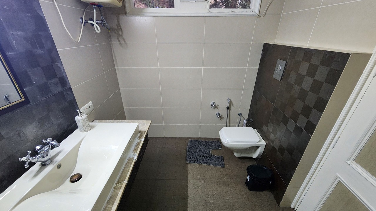 Photo of Bathroom in The Mall Road
