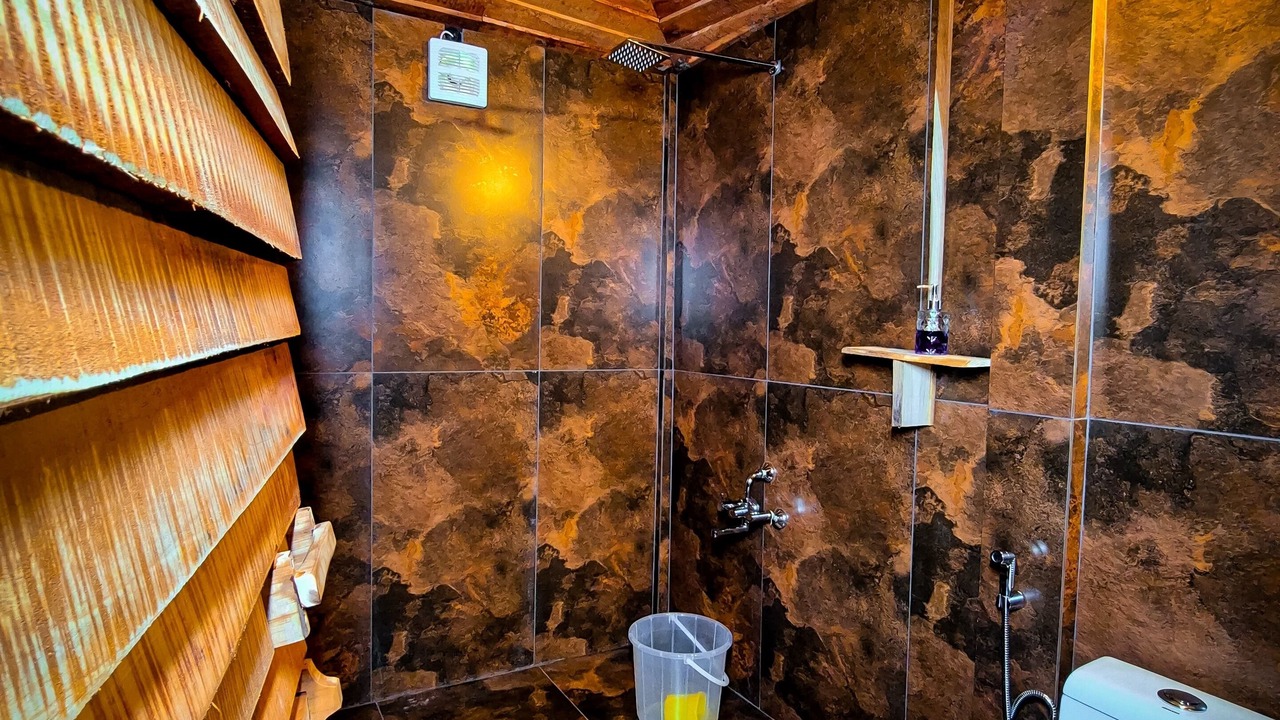 Photo of Bathroom in Maraiyur