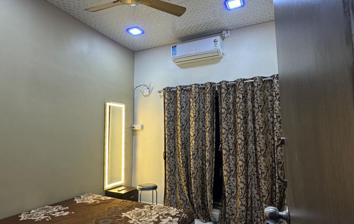 Photo of Bedroom in Versova