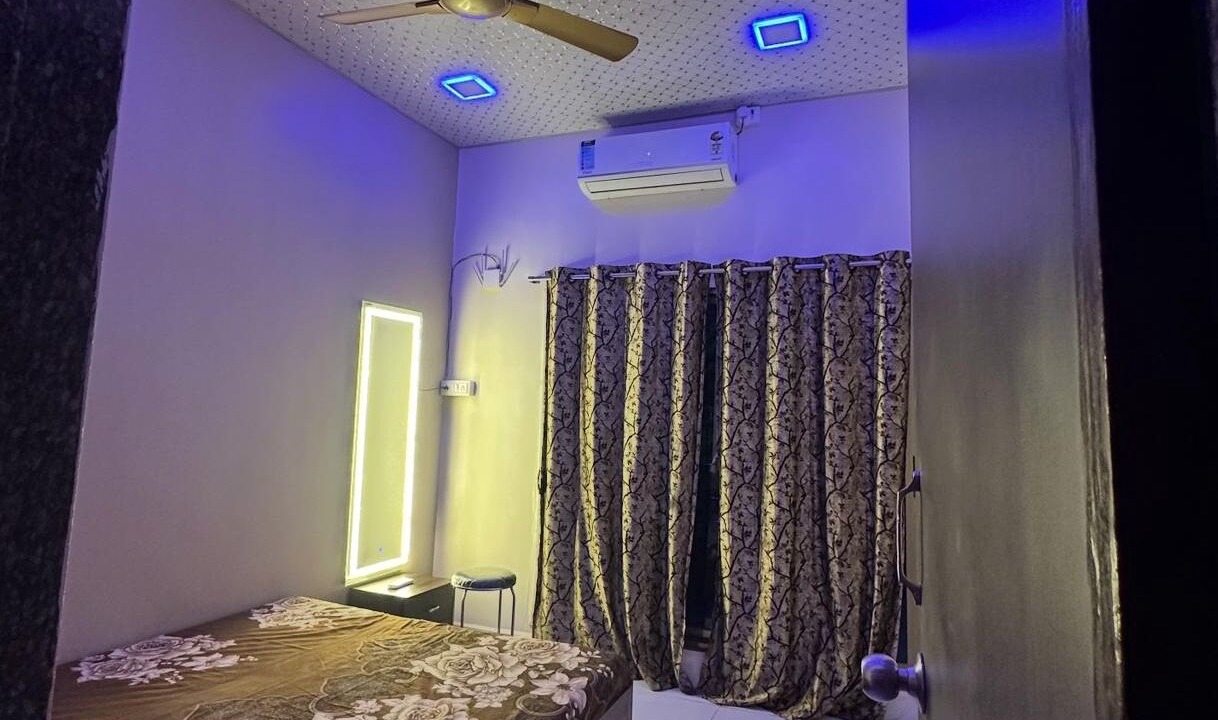 Photo of Bedroom in Versova