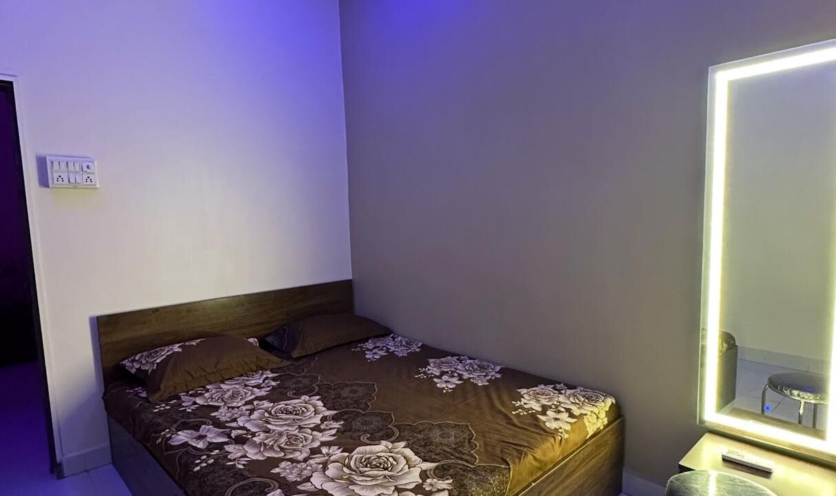 Photo of Bedroom in Versova