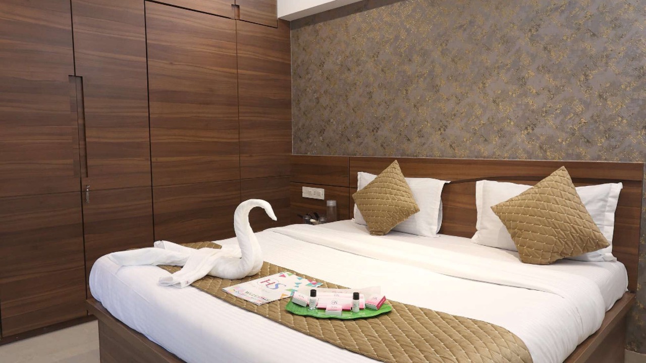 Photo of Bedroom in Vile Parle