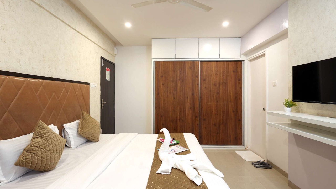 Photo of Bedroom in Vile Parle